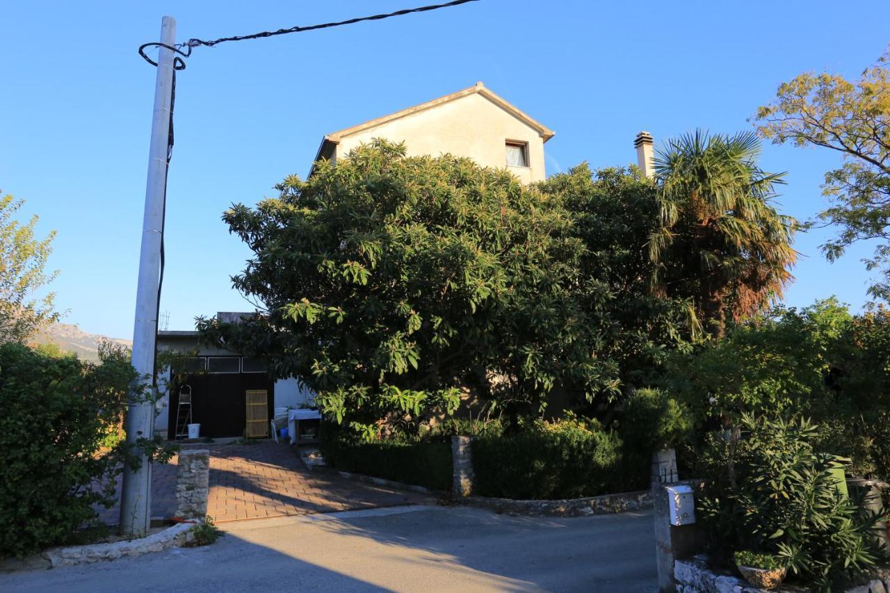 Apartments With A Parking Space Kastel Luksic, Kastela - 13734 Dış mekan fotoğraf